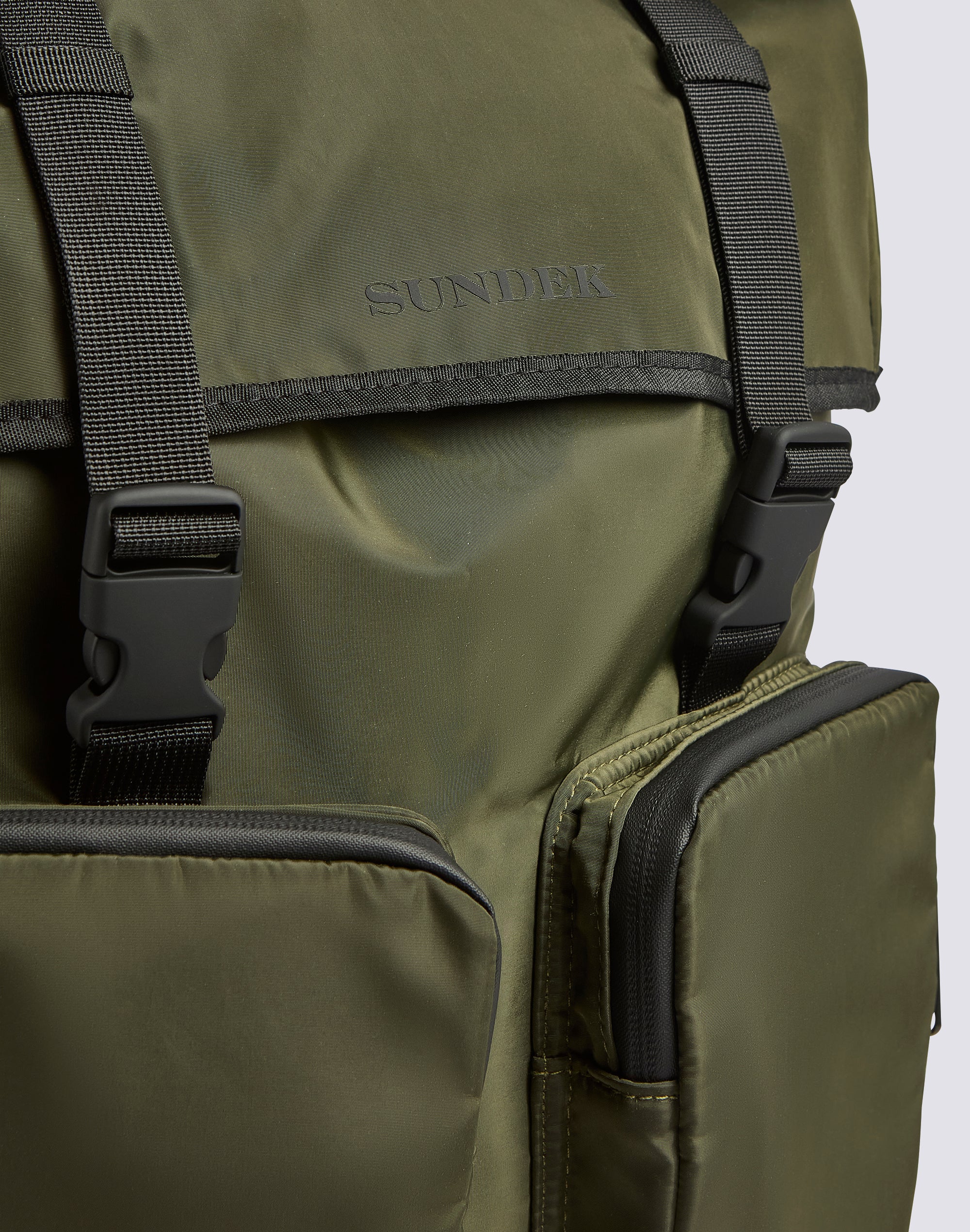 ZAINO IN NYLON SHINY CON TASCHE CARGO - Image 3