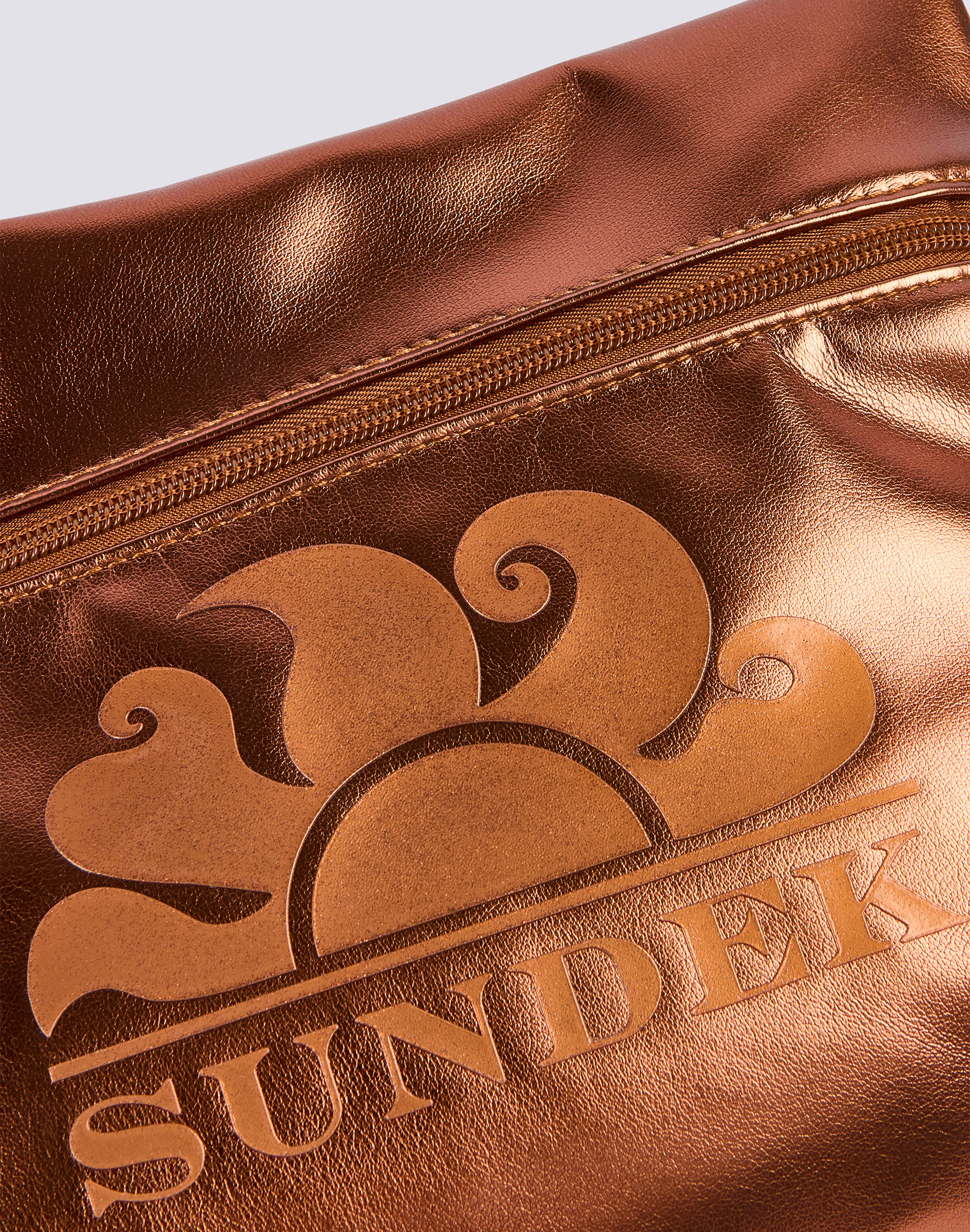 BORSA CLUTCH LAMINATA CON LOGO - Image 2