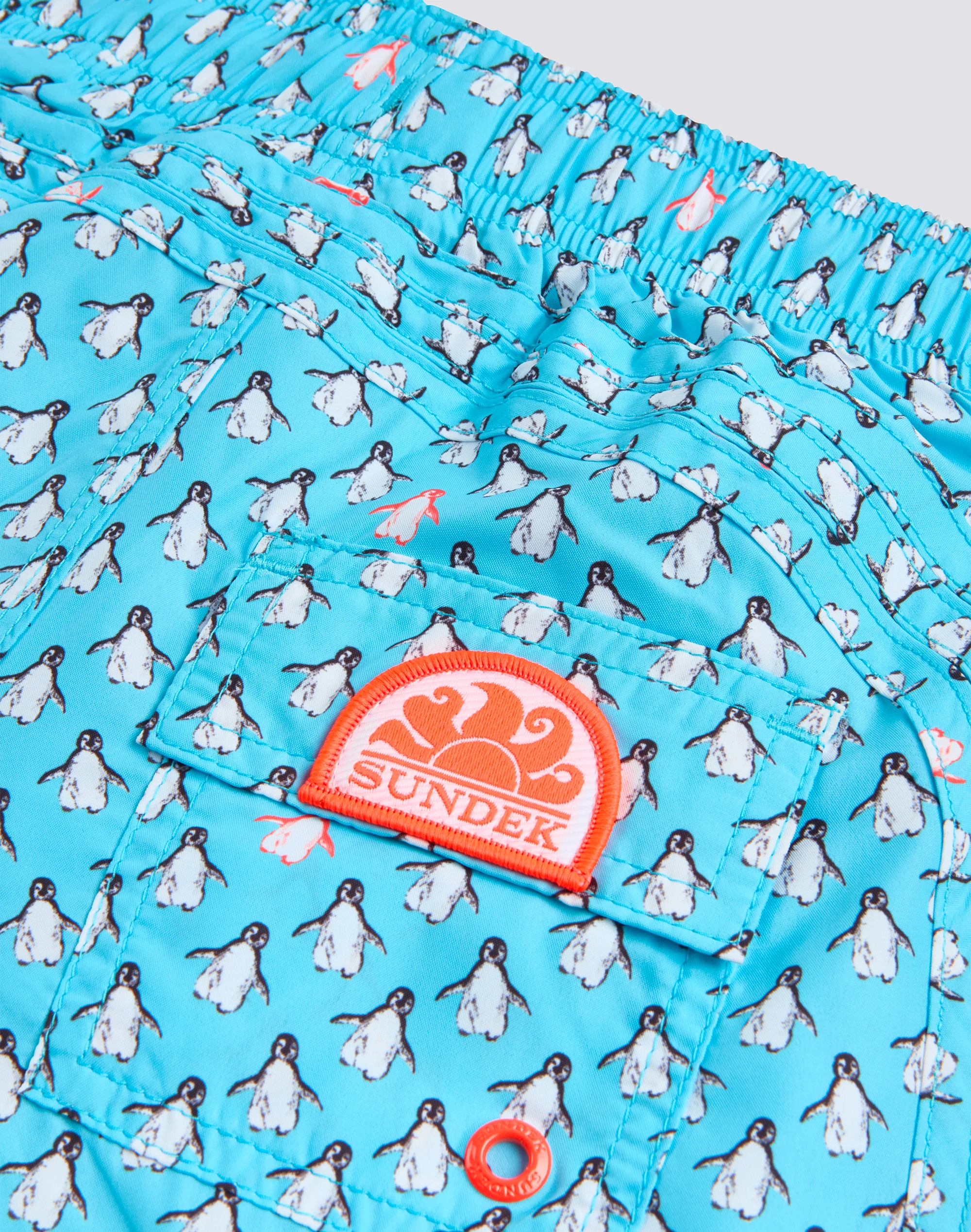 COSTUME DA BAGNO BAMBINO CORTO VITA ELASTICATA REPREVE® CON STAMPA PINGU - Image 3