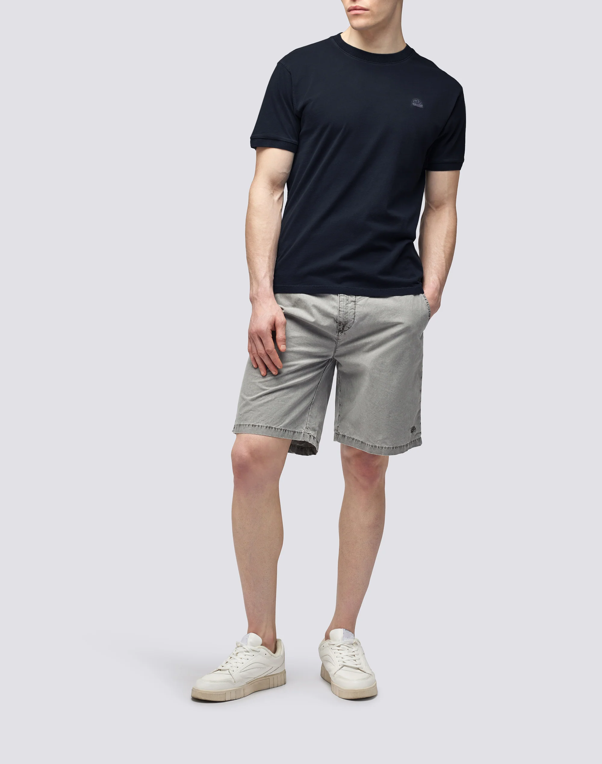 T-SHIRT NEW DEY GIROCOLLO TINTO CAPO CON LOGO - Image 4