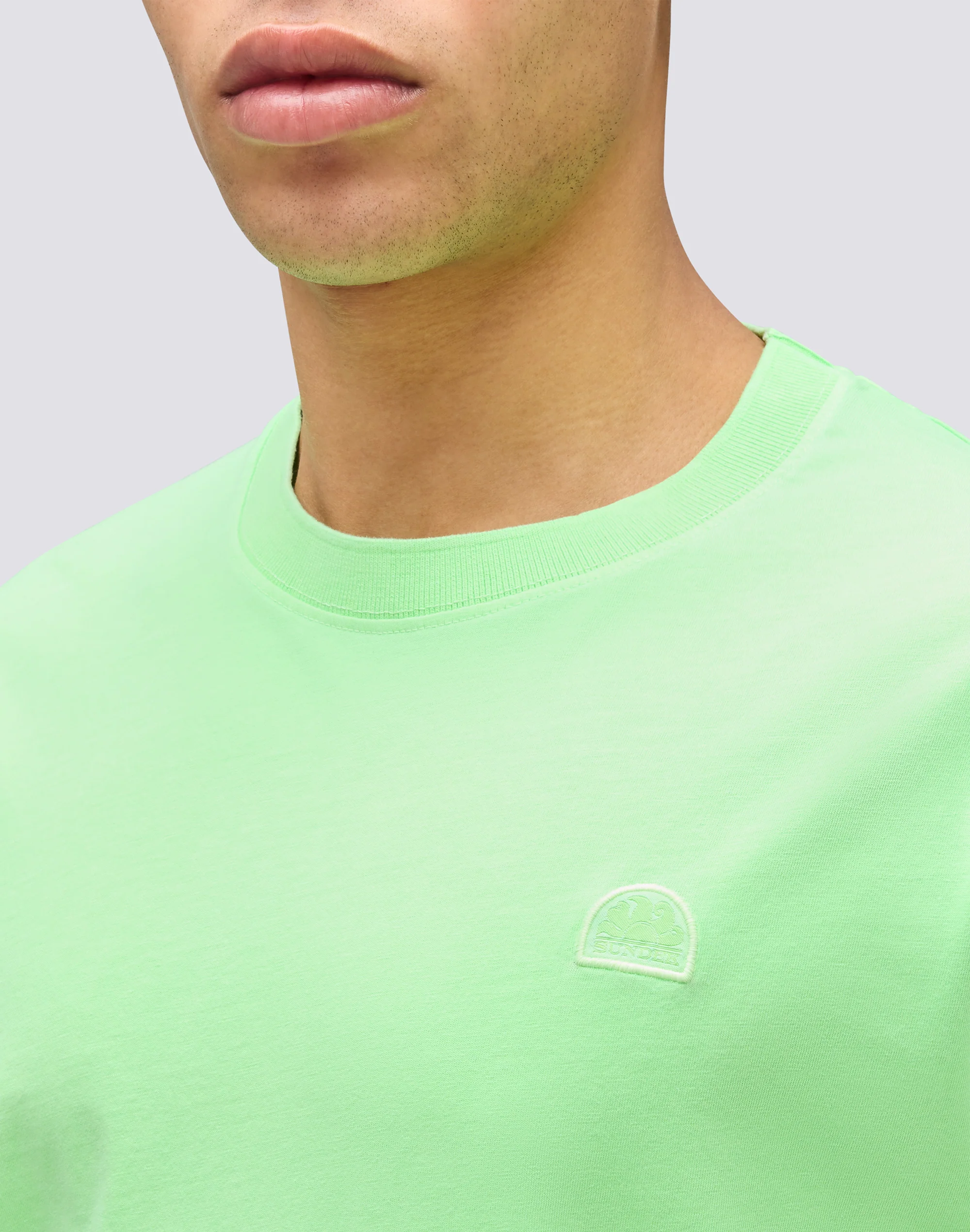 T-SHIRT NEW DEY GIROCOLLO TINTO CAPO CON LOGO - Image 4