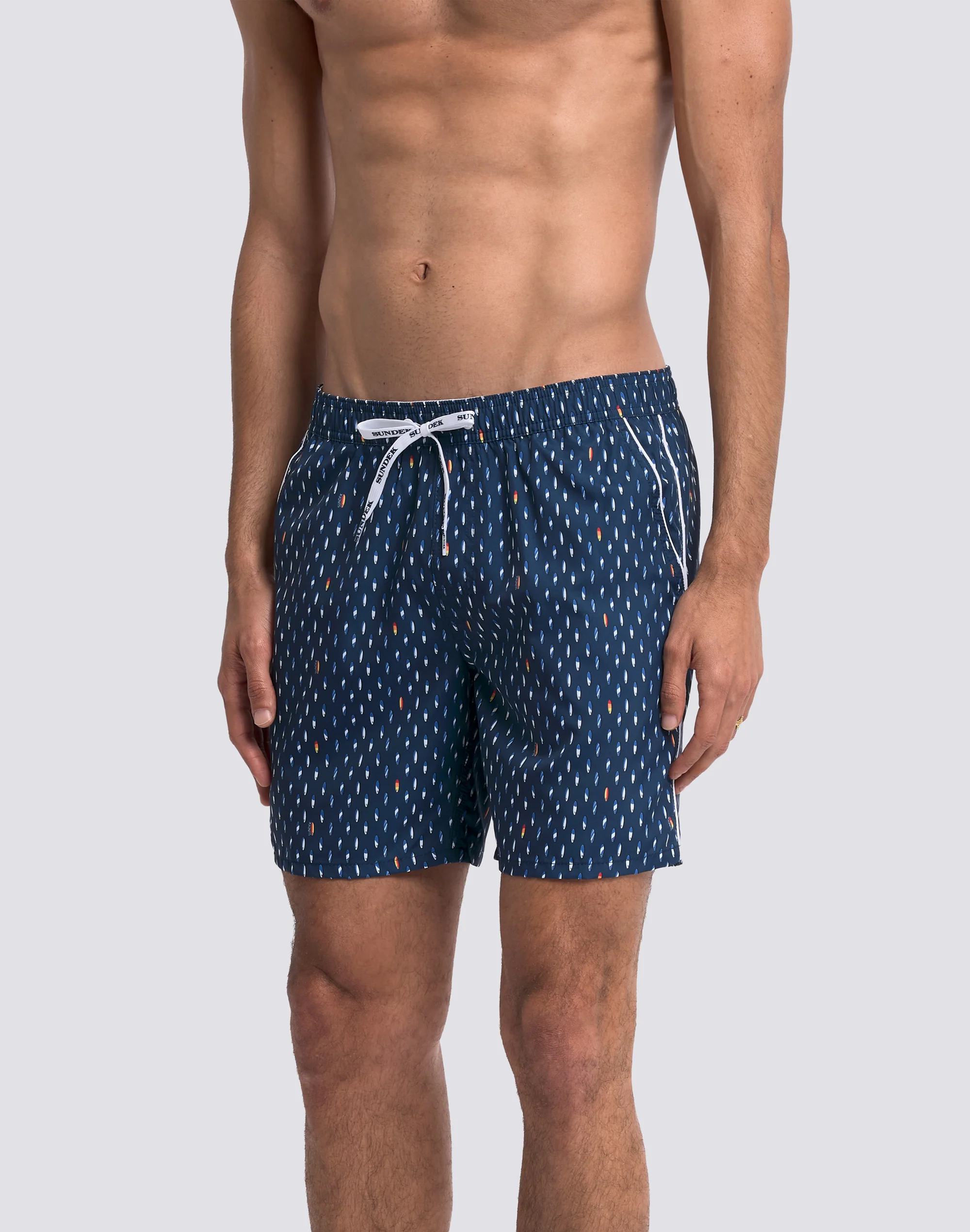 COSTUME DA BAGNO UOMO LUNGHEZZA MEDIA VITA ELASTICATA STAMPA HAPPY STAR IN POLIESTERE RICICLATO REPREVE® - Image 4