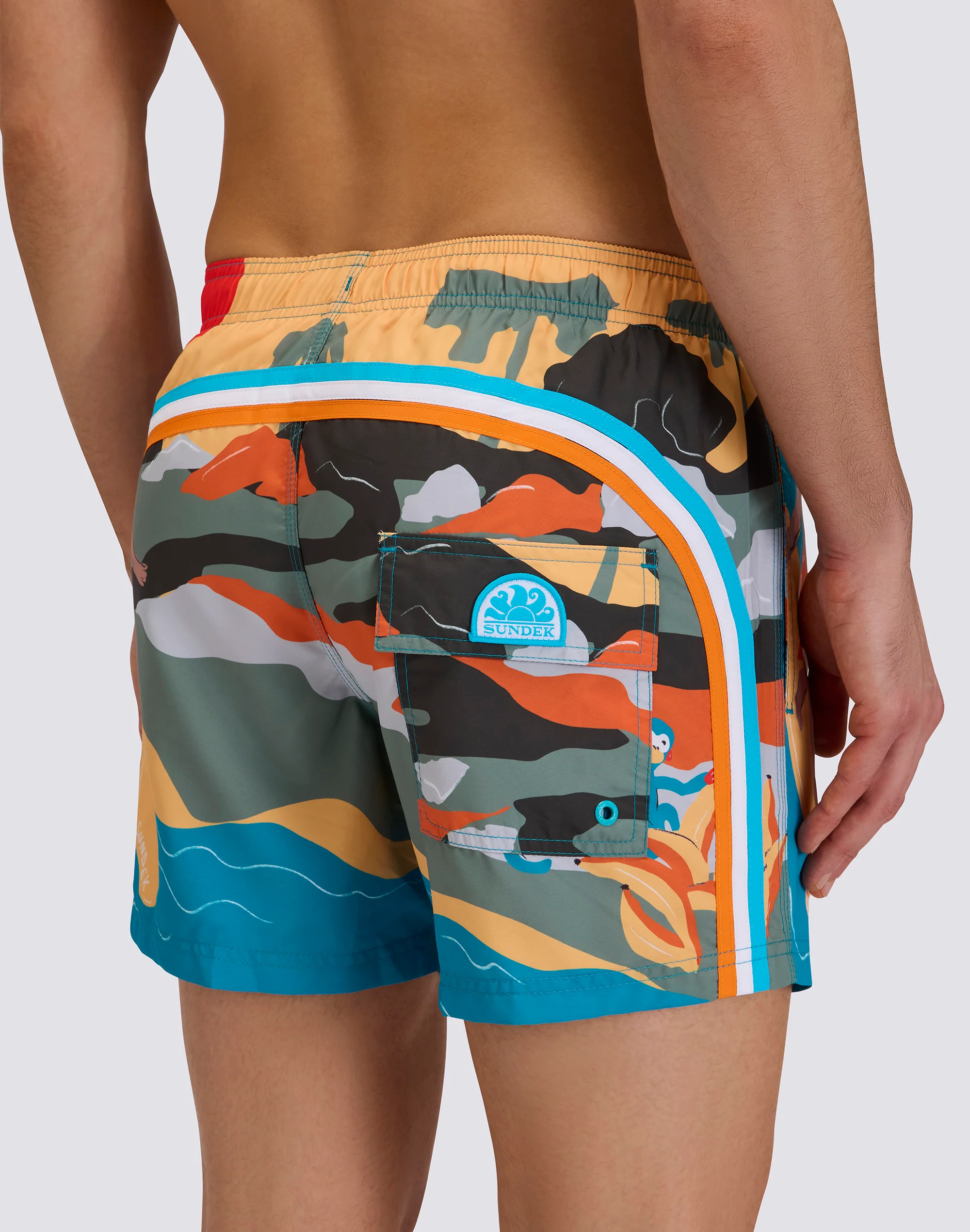 COSTUME DA BAGNO UOMO CORTO VITA ELASTICATA POLIESTERE RICICLATO REPREVE® CON STAMPA SURFER GIRL - Image 3