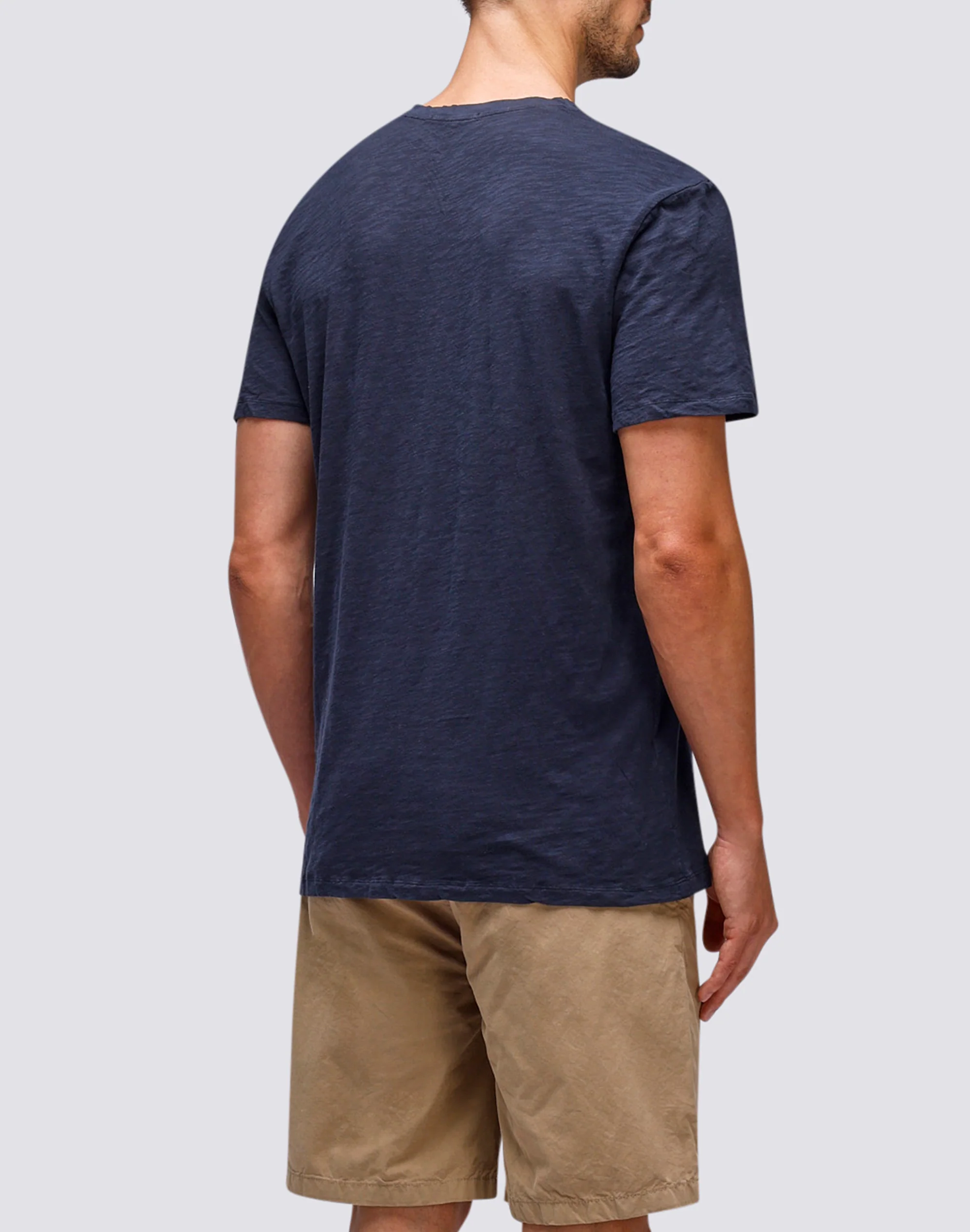 T-SHIRT TINTO CAPO CON SCOLLO A V - Image 2