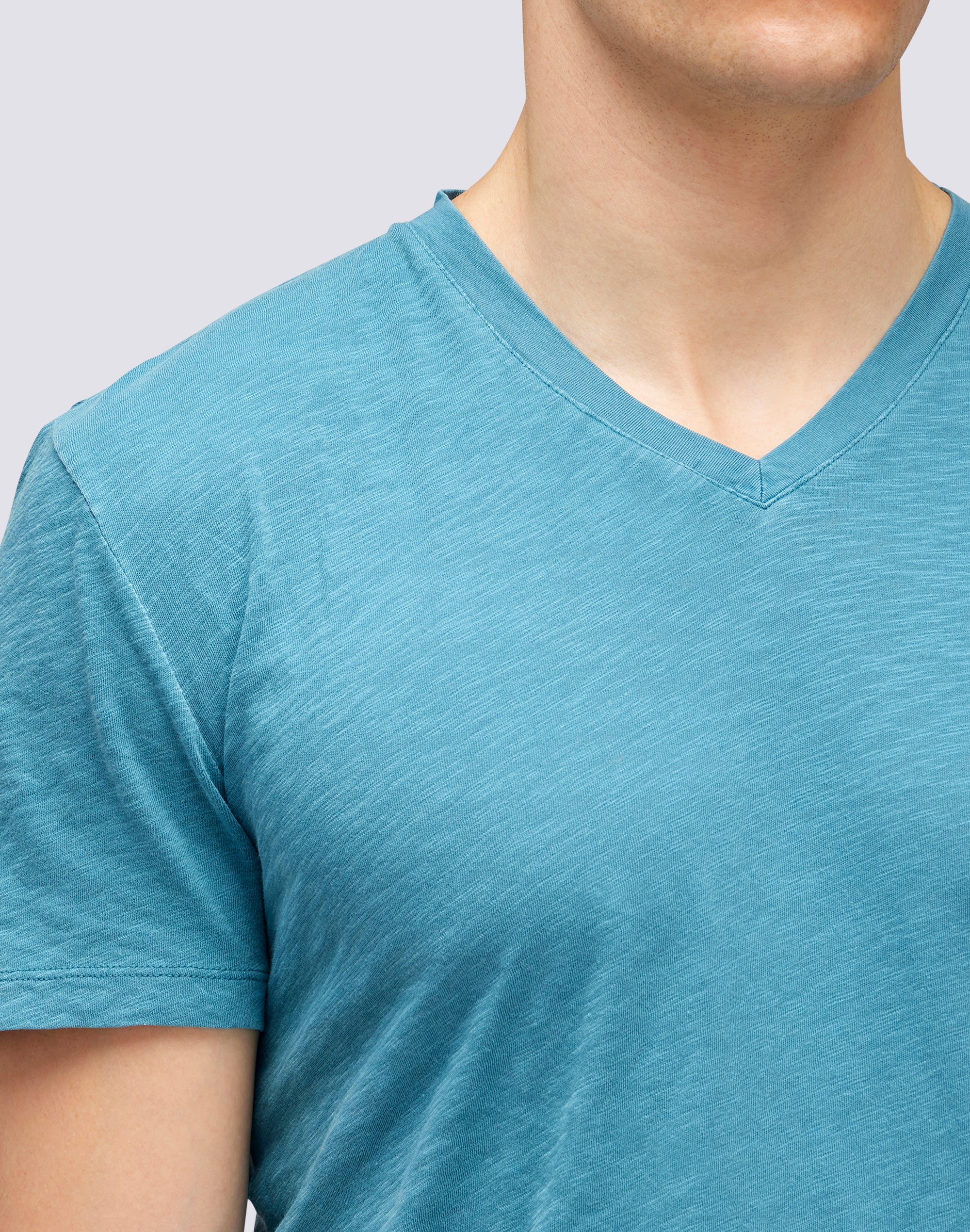 T-SHIRT TINTO CAPO CON SCOLLO A V - Image 4