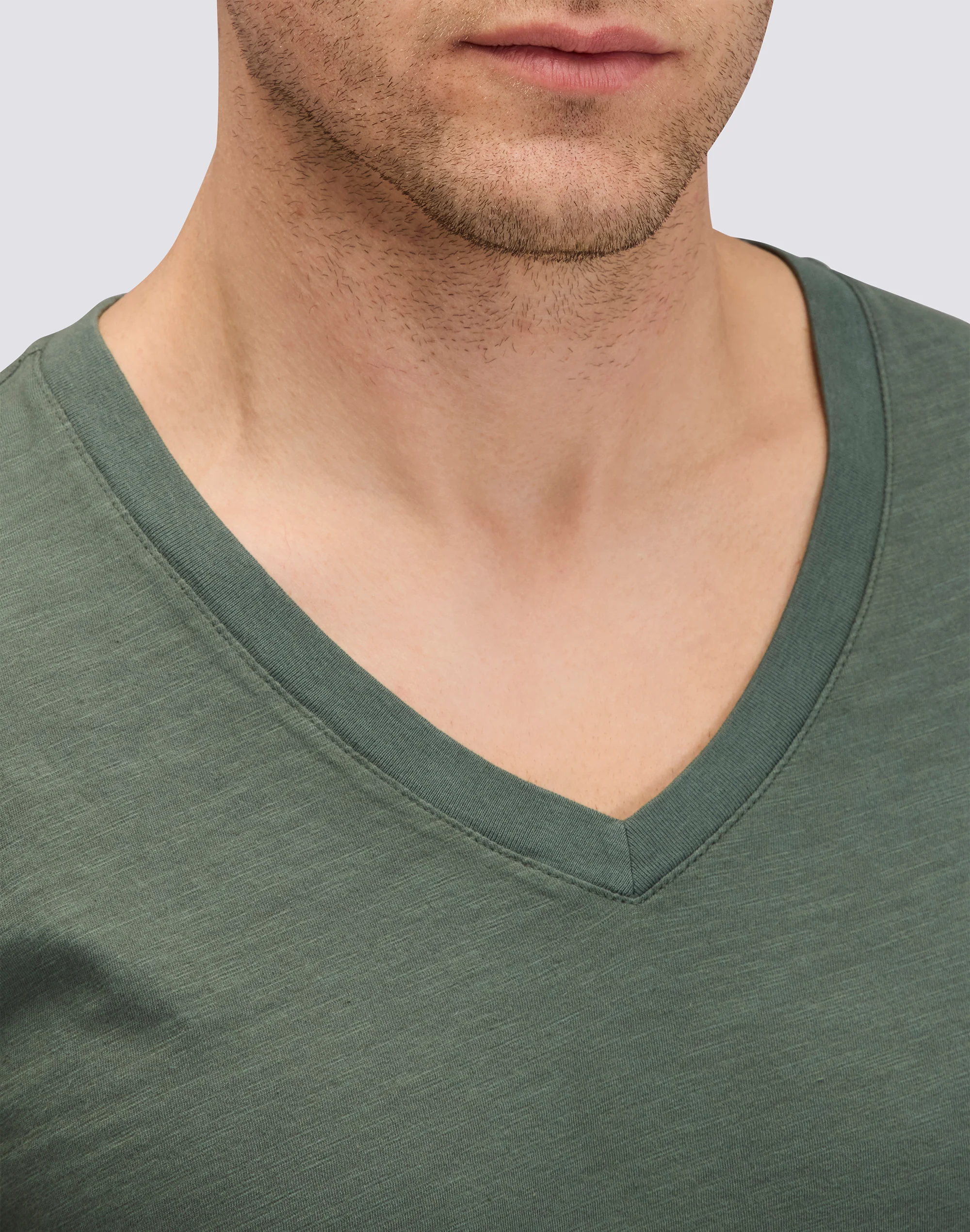 T-SHIRT TINTO CAPO CON SCOLLO A V - Image 4