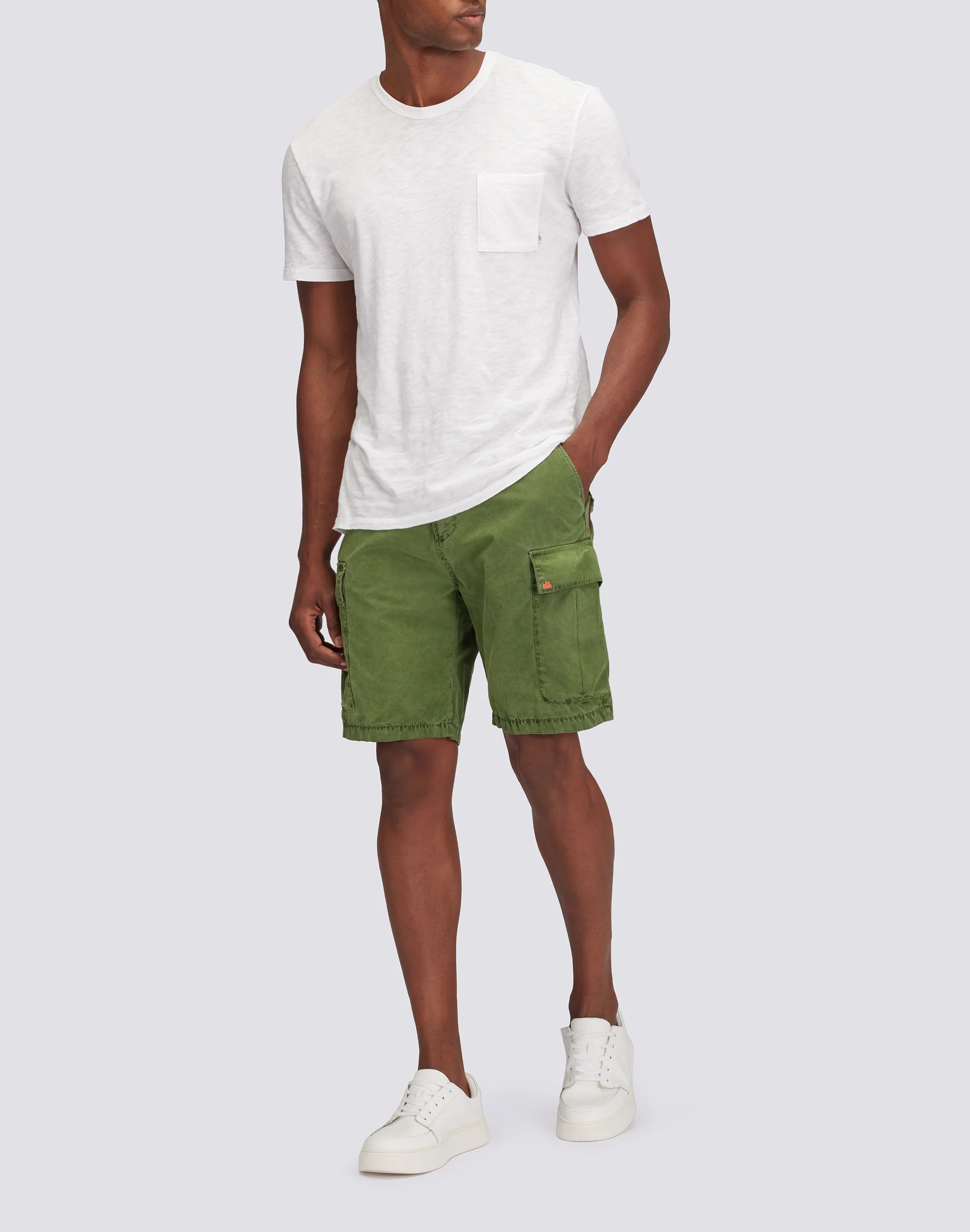 T-SHIRT CON TASCA TINTO CAPO - Image 4
