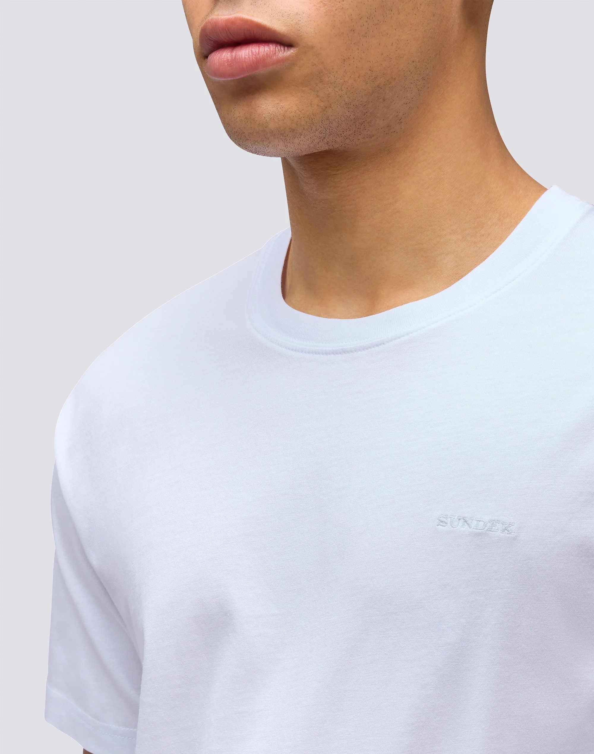 T-SHIRT A TINTA UNITA CON RICAMO - Image 4