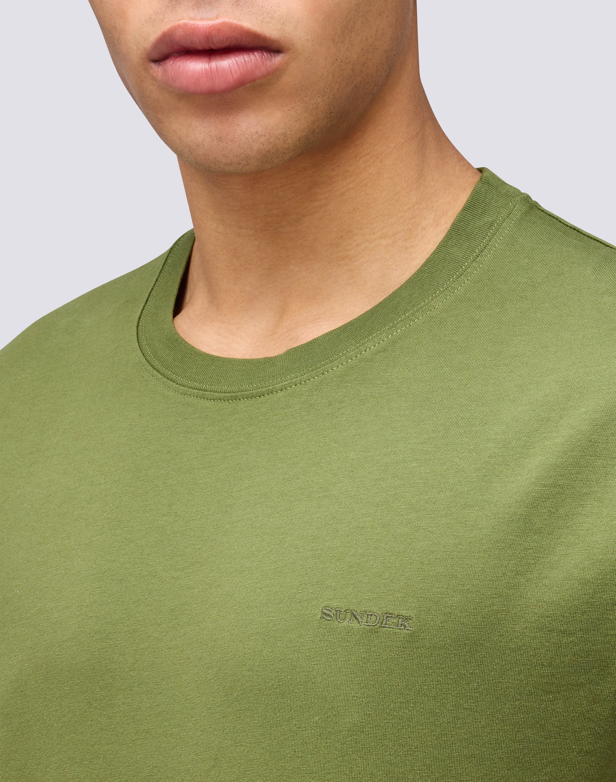 T-SHIRT A TINTA UNITA CON RICAMO - Image 4