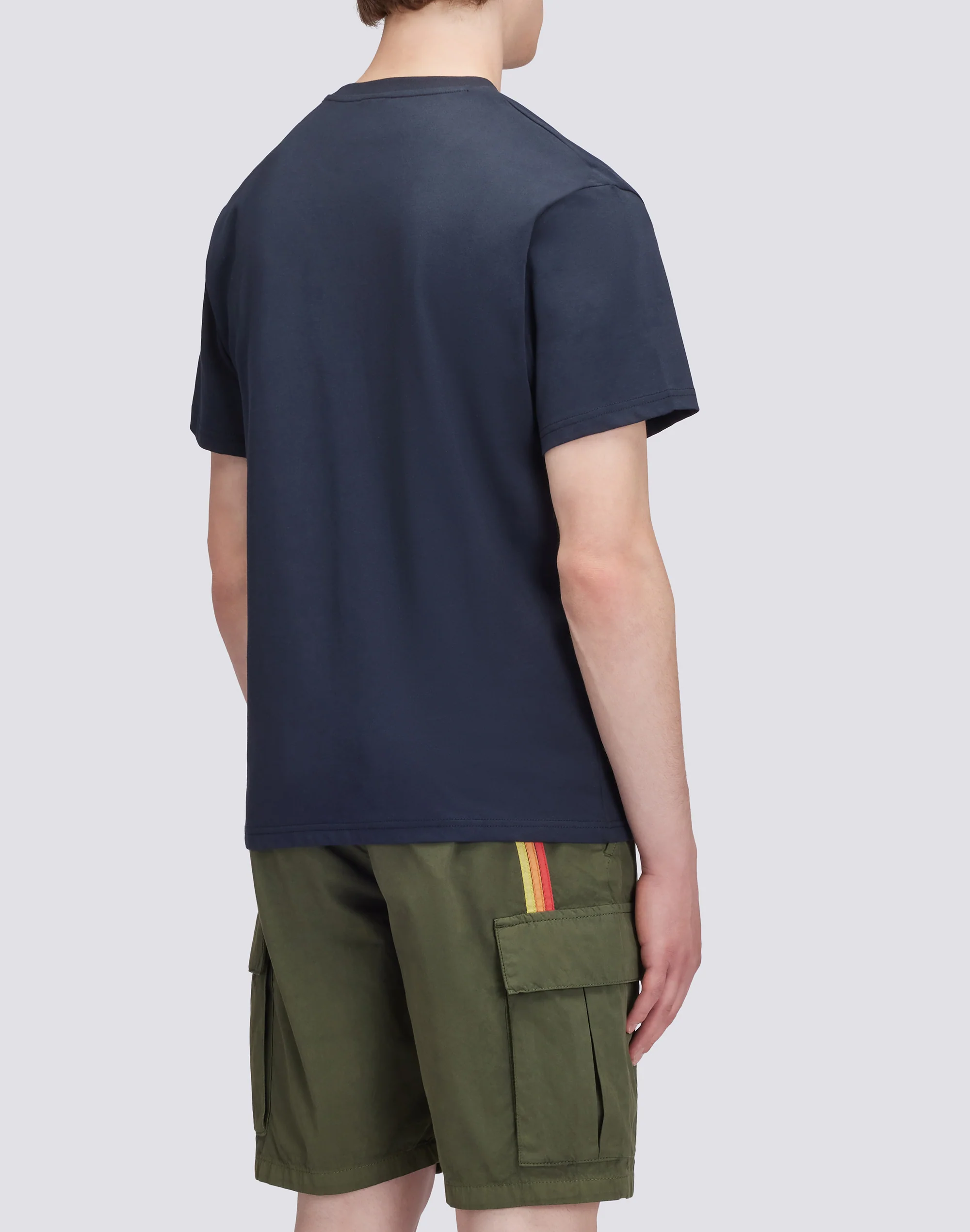 T-SHIRT CON TASCA E STAMPA - Image 2