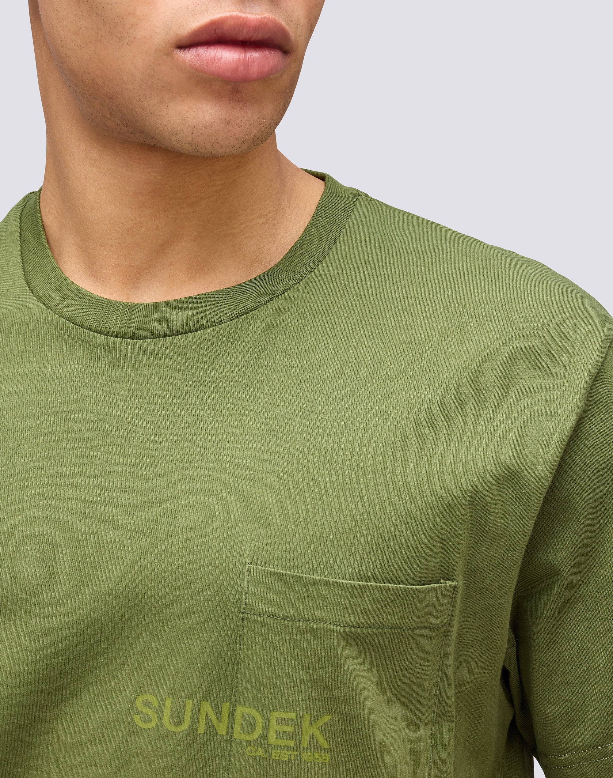 T-SHIRT CON TASCA E STAMPA - Image 4
