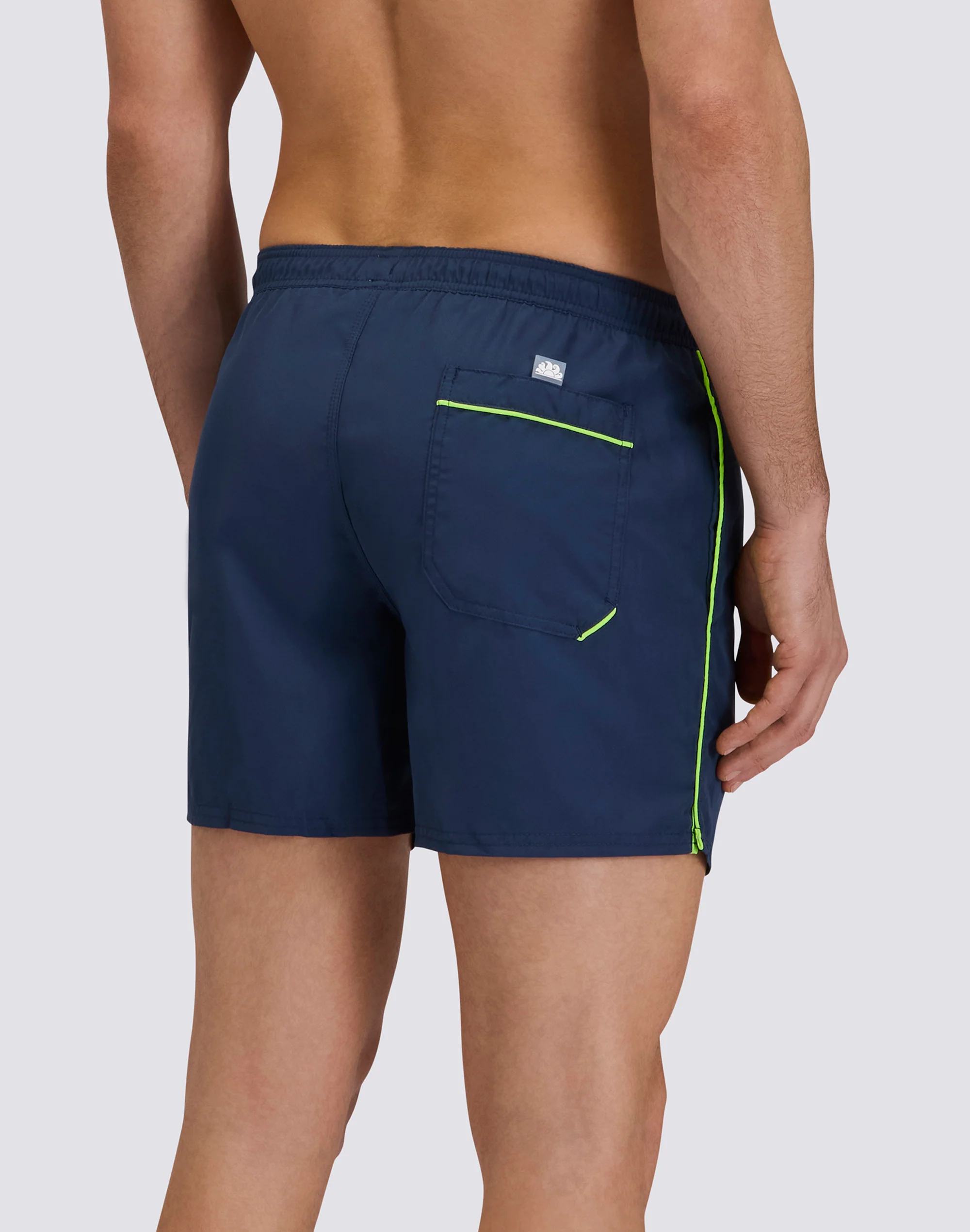 COSTUME DA BAGNO UOMO CORTO VITA ELASTICATA CON PIPING A CONTRASTO IN POLIESTERE RICICLATO REPREVE® - Image 2