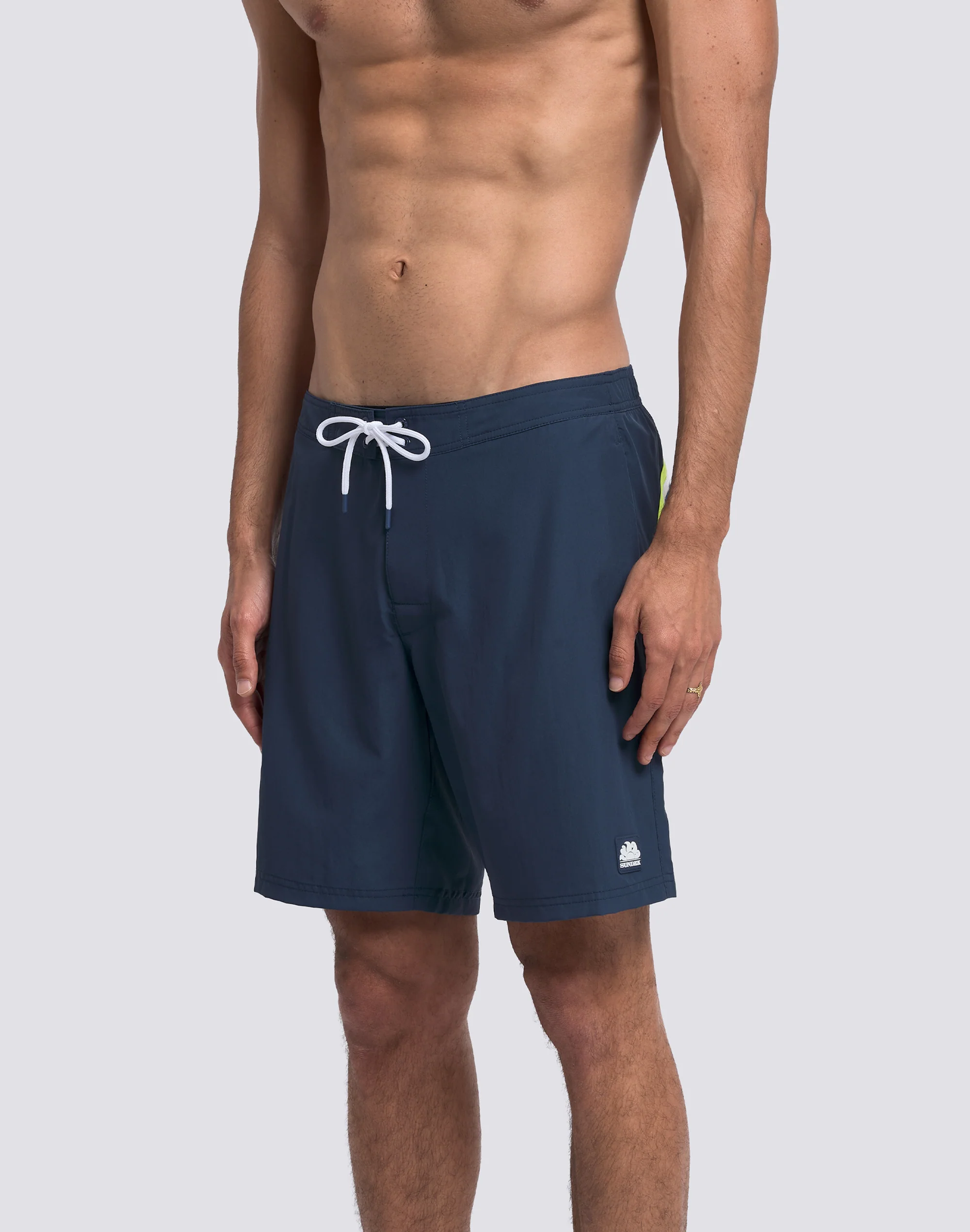 COSTUME DA BAGNO UOMO LUNGO VITA SEMI ELASTICATA IN POLIESTERE RICICLATO REPREVE® - Image 4