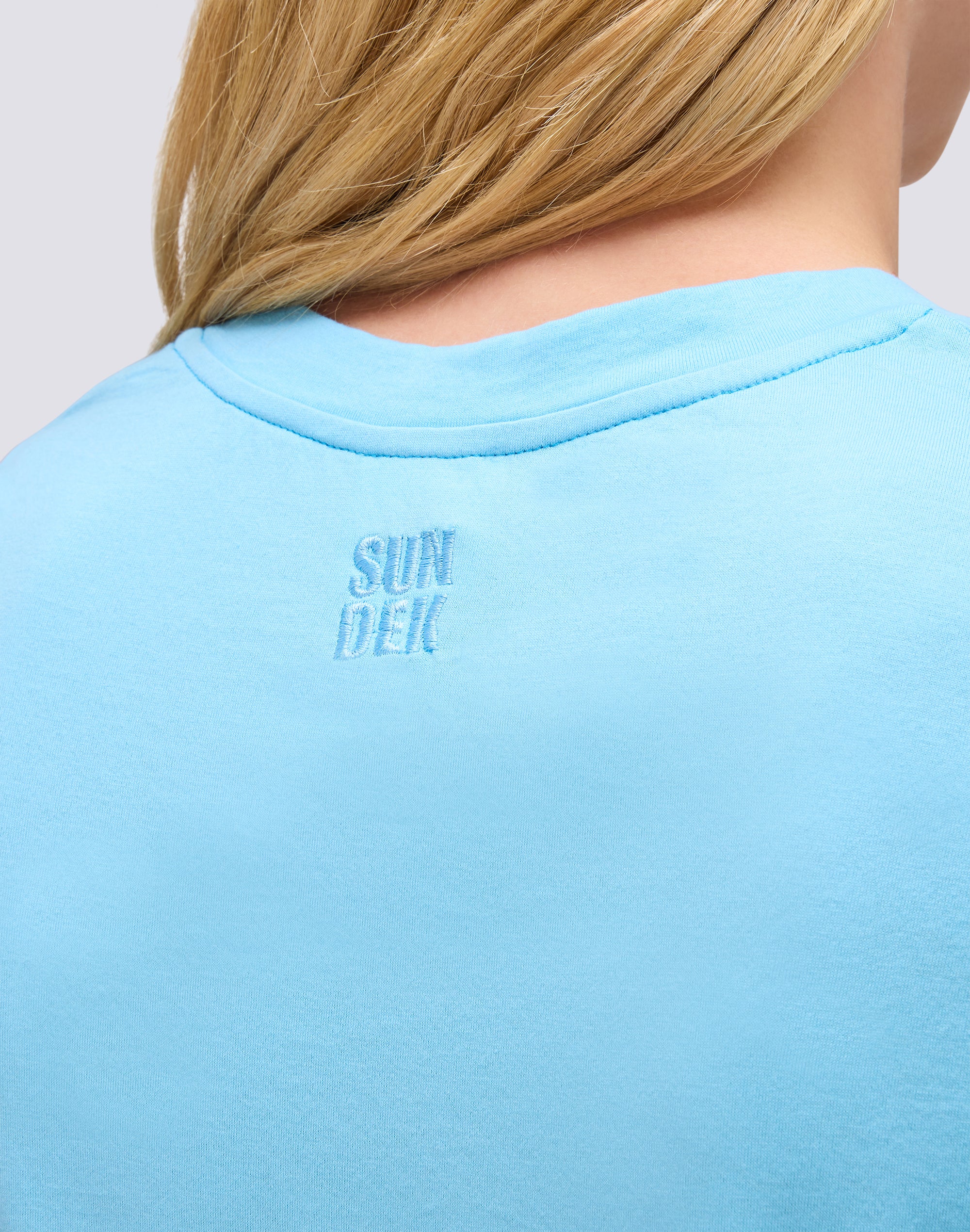 T-SHIRT DONNA CROP BOXY FIT CON NODO - Image 3